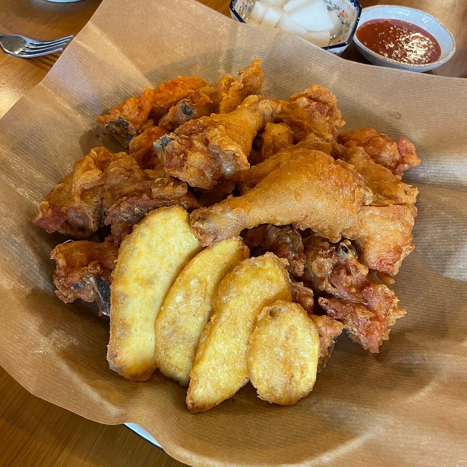 댓잎떡대치킨 대표 상차림