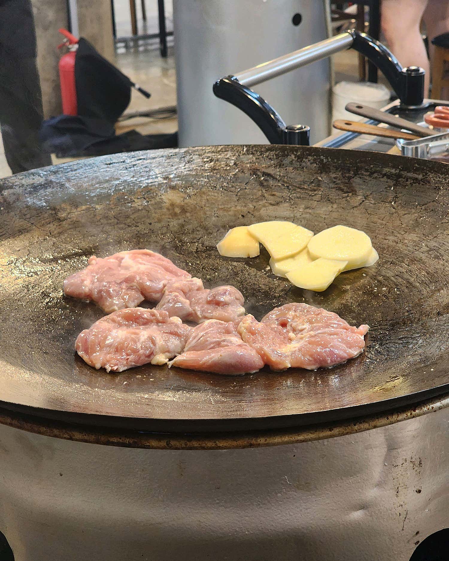 가평 솥뚜껑만난닭 본점 대표 메뉴