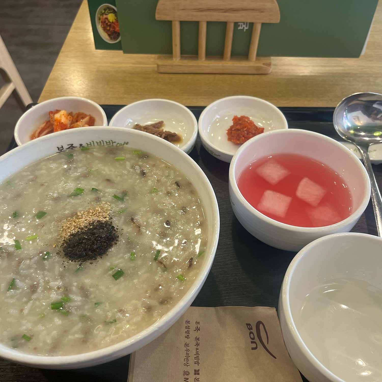 본죽&비빔밥cafe 광주충장로점 공간