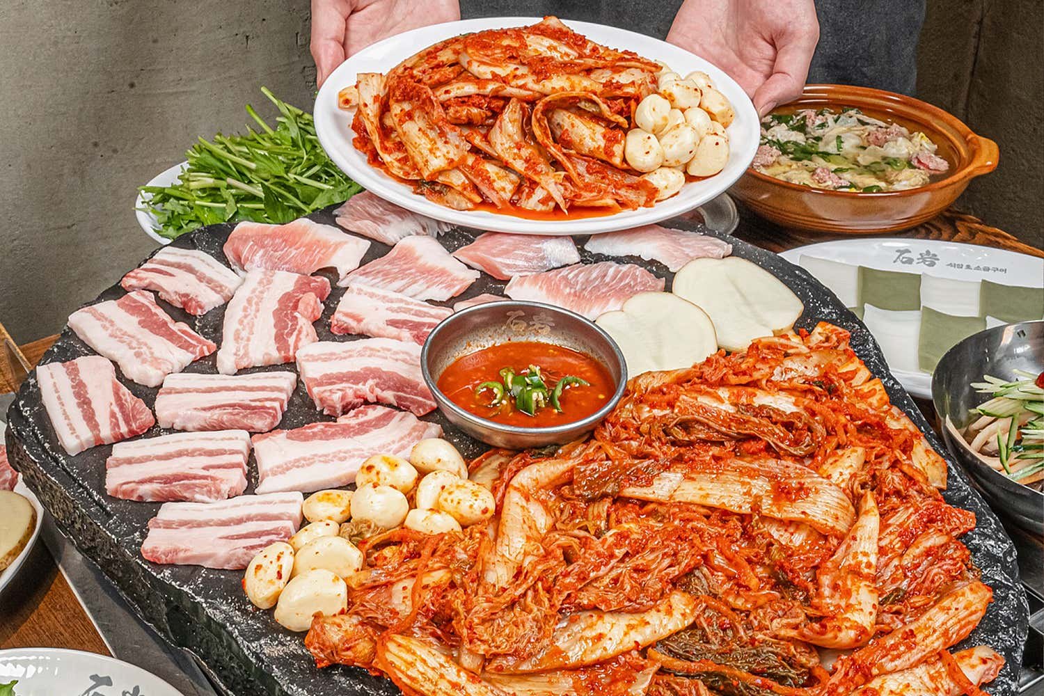 석암생소금구이 공간